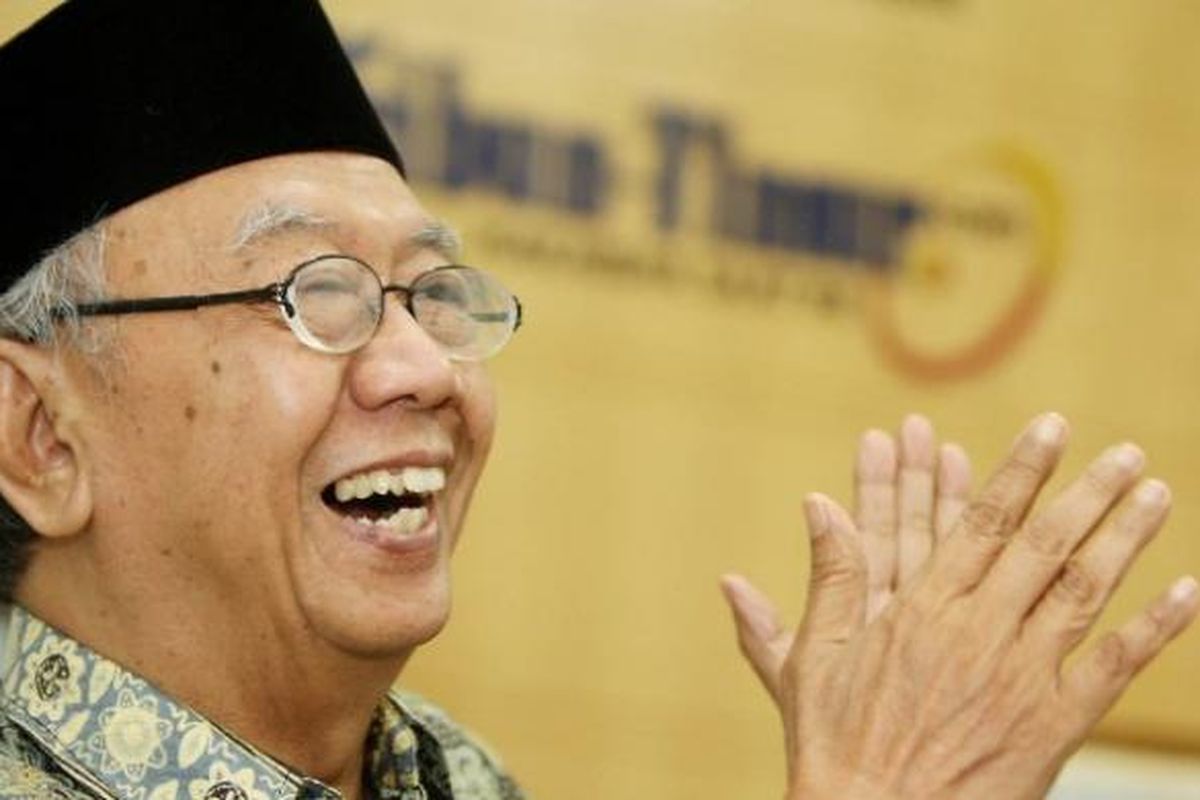 Salahuddin Wahid (Gus Sholah) ketika menjadi salah satu kandidat Ketua Umum PB Nahdlatul Ulama, berkunjung ke Harian Tribun Timur, Makassar, Sulsel, Rabu (24/3/2010).  