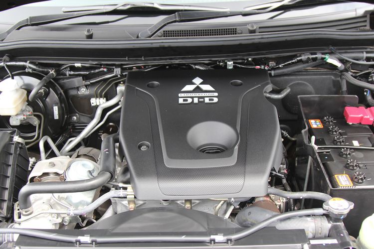 Kompas.com mendapat kesempatan melihat lebih dekat ubahan pada Mitsubishi Pajero Sport Dakar Ultimate 4x2 terbaru. SUV ini mendapat pembaruan di sisi eksterior dan interior