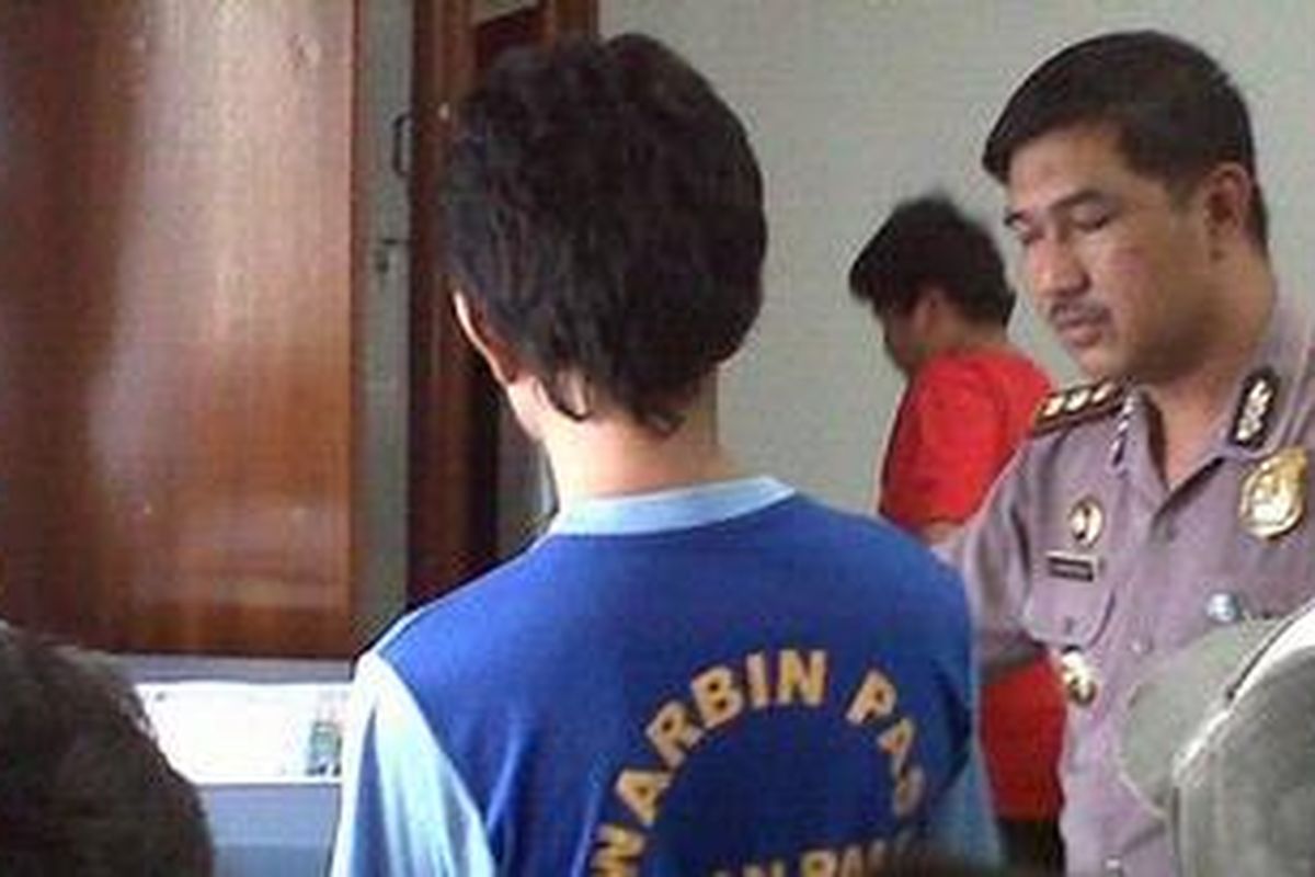 Gafur saat diperiksa kepolisian lantara terima sabu dari temannya lewat mi instan di Rutan Maesa Kelas IIA, Palu.
