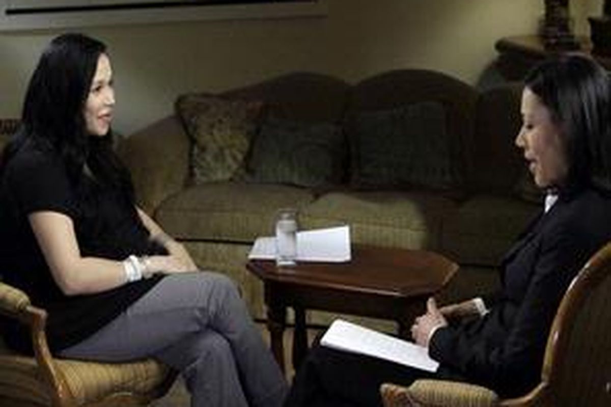 Foto dari NBC menunjukkan Nadya Suleman (kiri) berbincang dengan Ann Curry dalam wawancara pertama Nadya sejak melahirkan bayi kembar delapan pekan lalu. Wawancara itu berlangsung dalam acara Today, Senin, 9 Februari 2009.