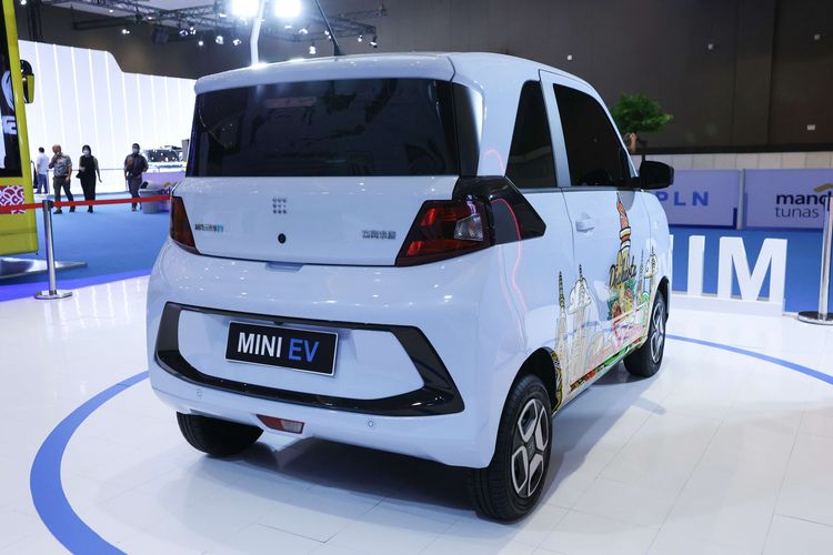 DFSK Mini EV dipamerkan di ajang Periklindo Electric Vehicle Show (PEVS) 2022 di JIExpo Kemayoran, Rabu (27/7/2022).