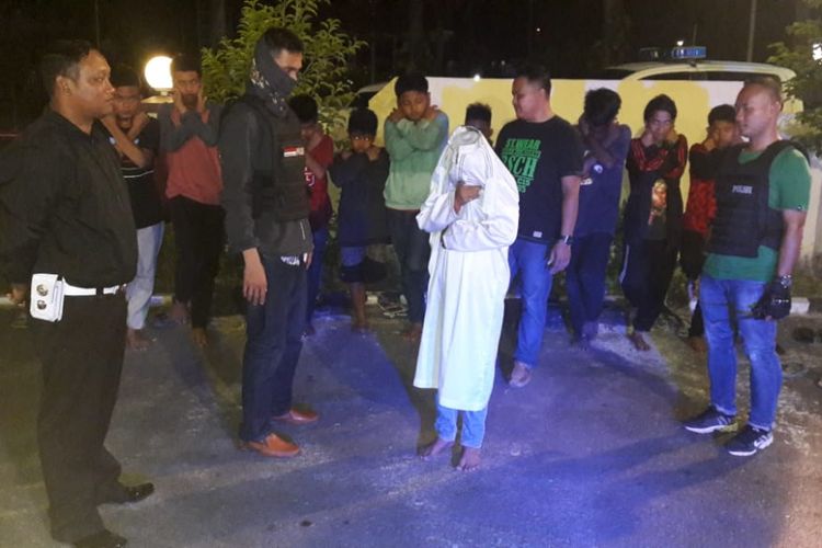  Foto Dok Polres Nunukan. Meresahkan warga, anggota Tim Buru Sergap (Buser) Puma Mapolsek Nunukan   mengamankan 12 pocong yang terdiri dari anak anak SD dan SMP. 