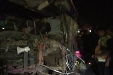 Kecelakaan Bus Peziarah di Ciamis, Alat Berat Backhoe Bantu Evakuasi Badan Bus