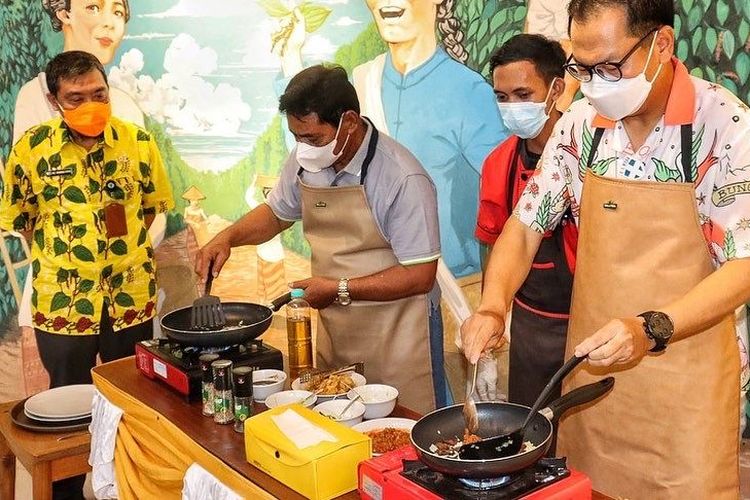 Fun cooking yang dihadiri Bupati Belitung H Sahani Saleh S Sos dan Wakil Bupati Belitung Isyak Meirobie S.Sn, M.Si.