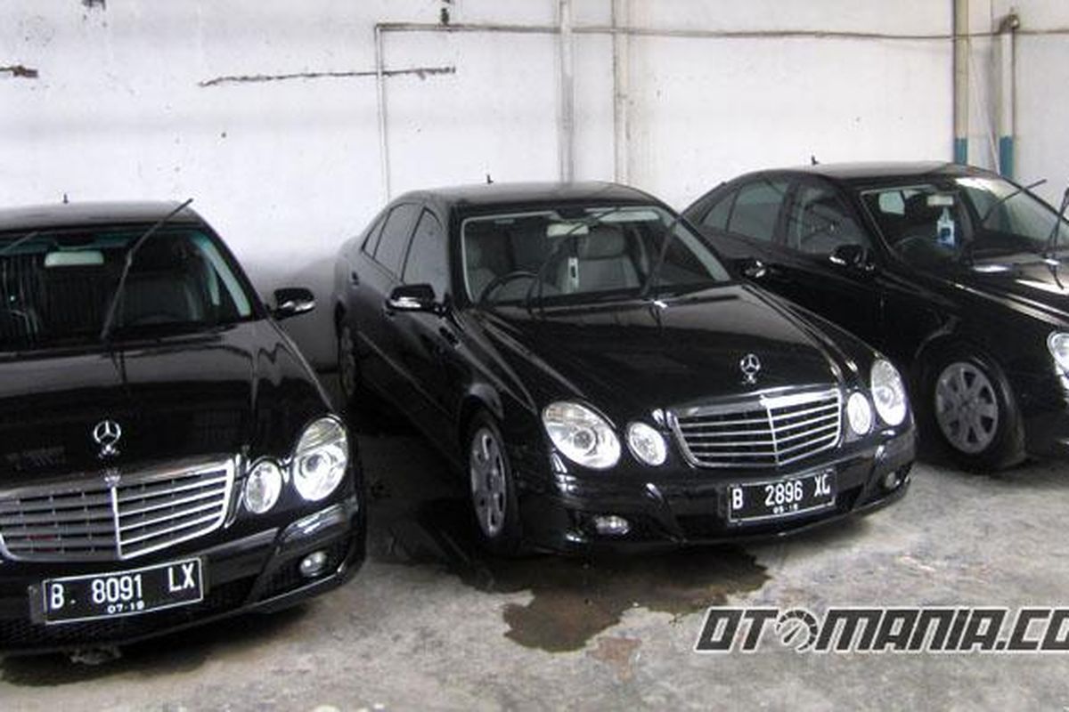 Mercedes Benz bekas taksi yang dijual.