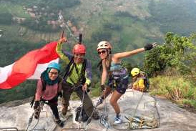 Tim Kompas.com mencapai titik tertinggi via ferrata di Asia Tenggara.