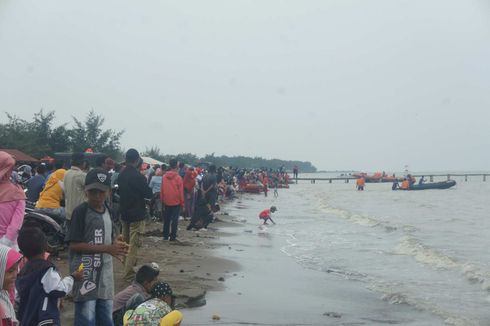 Pasca-tragedi Lion Air JT 610, Pantai Tanjungpakis Mendadak Ramai