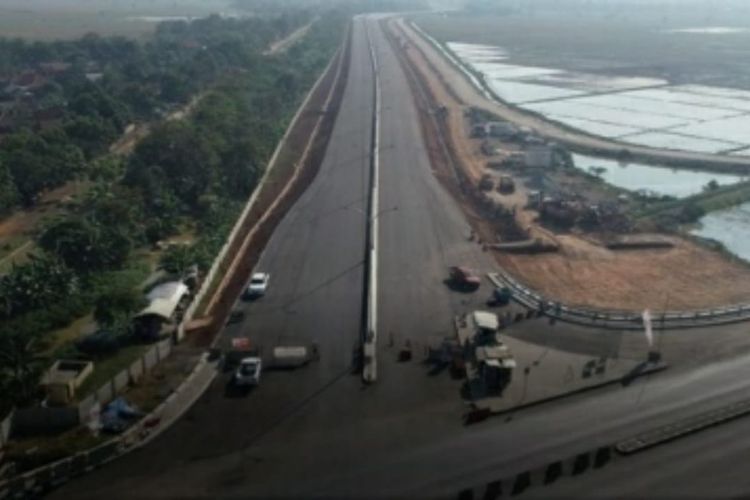 Jalan Akses Pelabuhan Patimban sepanjang 8,2 kilometer siap dilintasi dan melayani arus logistik pada Oktober 2020.