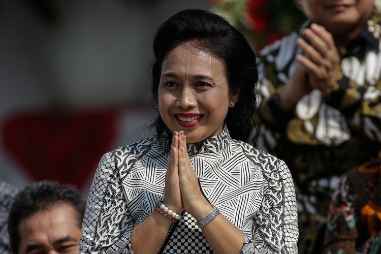 Menteri Pemberdayaan Perempuan dan Perlindungan Anak (PPPA), I Gusti Ayu Bintang Darmawati sebelum pelantikan menteri-menteri Kabinet Indonesia Maju di Istana Negara, Jakarta, Rabu (23/10/2019). Presiden RI Joko Widodo mengumumkan dan melantik Menteri-menteri Kabinet Indonesia Maju serta pejabat setingkat menteri.