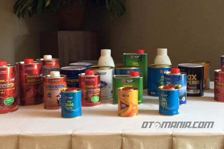 Produk-produk cat otomotif Nippon Paint.