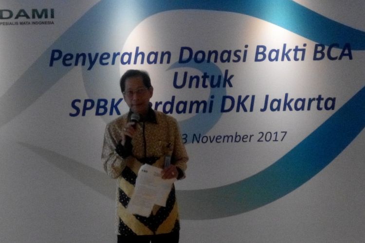 Presiden Direktur PT Bank Central Asia Tbk Jahja Setiaatmadja pada acara Penyerahan Donasi Bakti BCA untuk SPBK Perdami DKI Jakarta, Senin (13/11/2017).