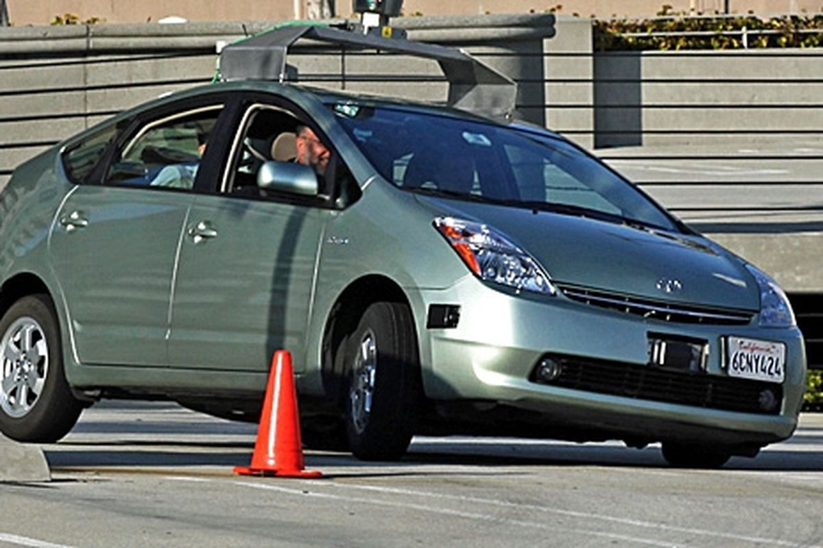 Toyota Prius yang dijadikan mobil 