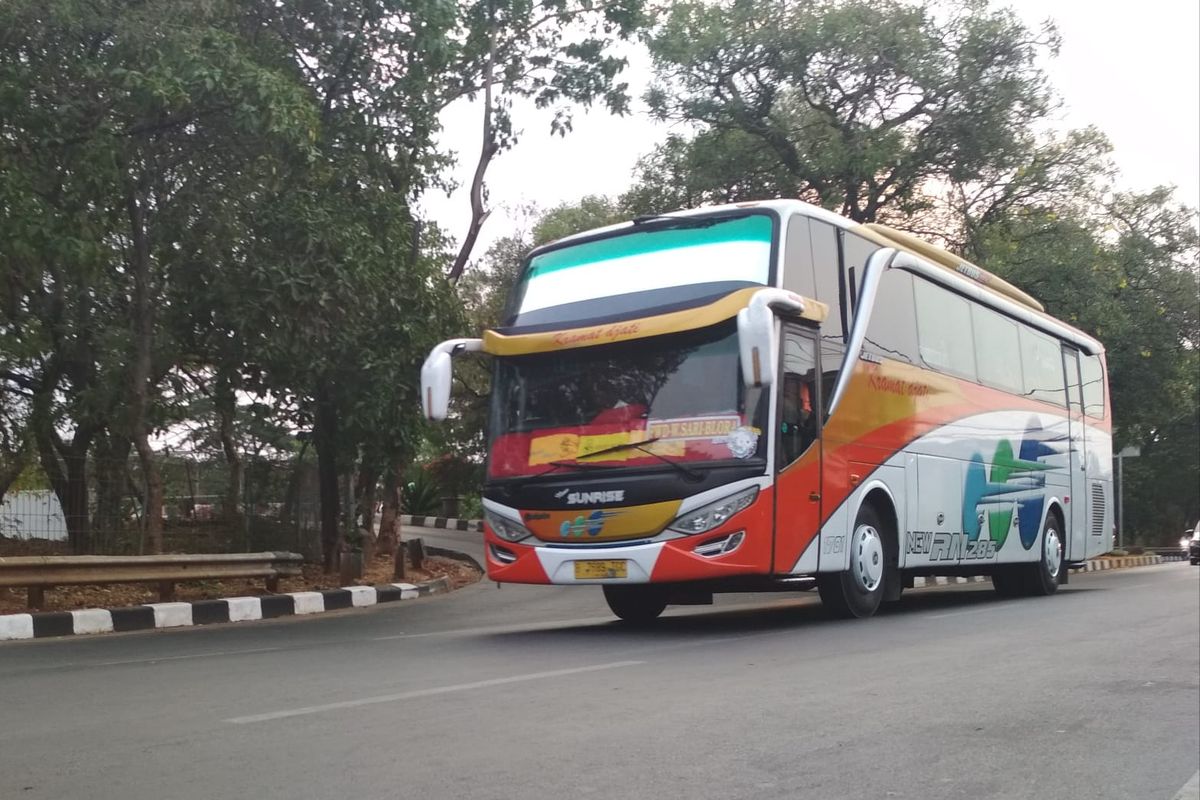 Bus Kramat Djati melayani bus Kramat Djati Executive Jakarta-Ponorogo. 