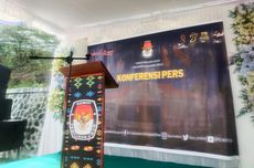 Dekorasi Motif Kain Songke Manggarai Timur di Podium Ruang Konferensi Pers KPU