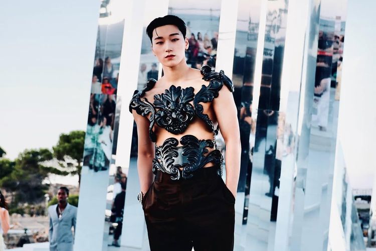 Choi San, anggota grup K-Pop Ateez, menghadiri fashion show Alta Moda dari Dolce & Gabbana pada Juli 2024 lalu.