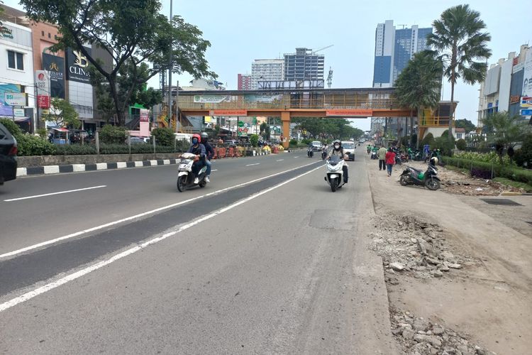 Pemkot Depok telah membongkar separator di Jalan Raya Margonda, Depok.