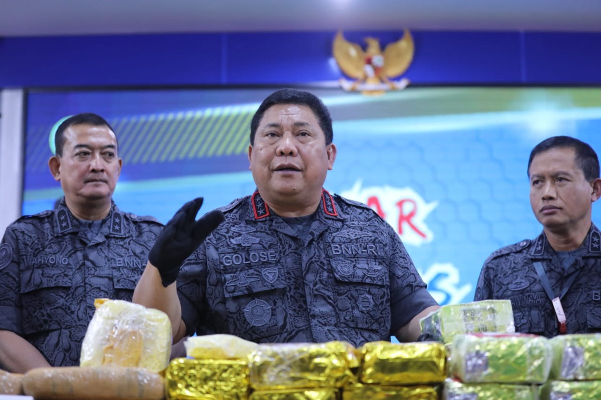 BNN saat menggelar rilis pers  kasus peredaran narkotika di Gedung BNN, Jakarta Timur, Senin (6/11/2022). Kepala BNN Komjen Petrus Richard Golose (tengah) mengatakan, ratusan kilogram narkotika mulai dari ganja, sabu, hingga pil psikotropika, turut diamankan dari 30 tersangka yang berhasil ditangkap sepanjang bulan September hingga awal November. 