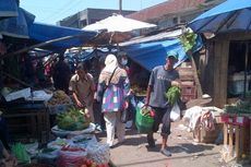 Pasar Johar Bergeliat di Tengah Puing Kebakaran