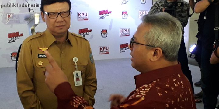 Mendagri Tjahjo Kumolo dan Ketua KPU Aried Budiman