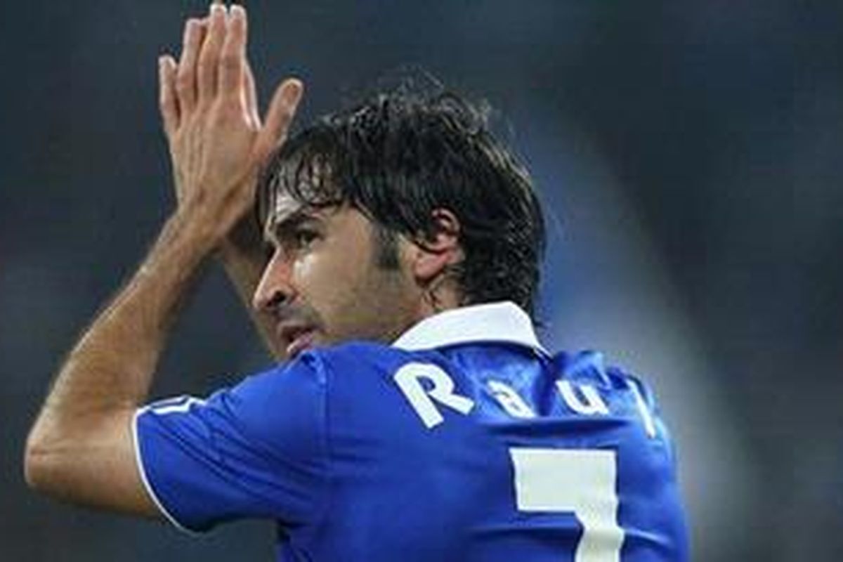 Srtier Schalke 04 asal Spanyol, Raul Gonzalez.