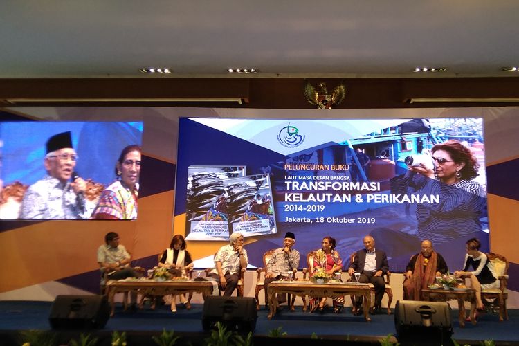 Menteri Kelautan dan Perikanan (KKP) Susi Pudjiastuti berbincang soal peluncuran bukunya di Gedung Mina Bahari III KKP, Jakarta, Jumat (18/10/2019).