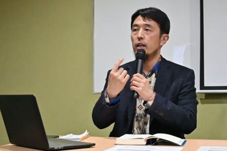 Mereka mendapatkan citra negatif mengenai Muslim melalui media, kata Kyoichiro Sugimoto.