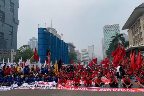 Pukul 13.30, Massa Buruh dan Mahasiswa Berkumpul untuk 