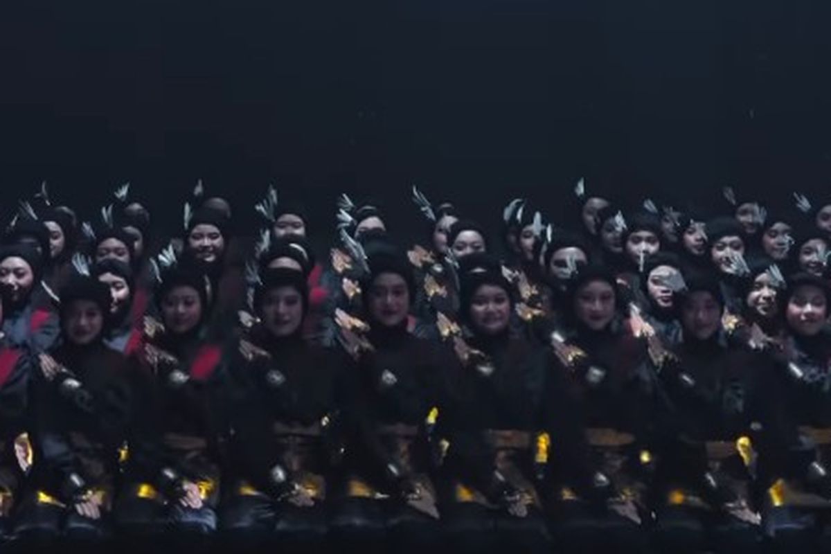 Cuplikan tari tradisional Aceh, Ratoh Jaroe yang dimainkan ratusan penari dan direkam dengan iPhone