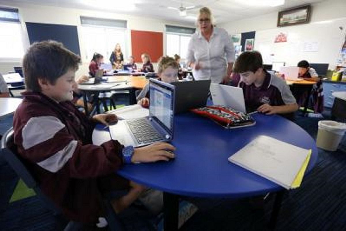 Siswa Sekolah Menengah Browns Plains, Brisbane, Australia, mempelajari bahasa Indonesia, beberapa waktu lalu. Browns Plains memiliki jaringan kerja sama dengan sekolah di Indonesia untuk meng embangkan program pengenalan budaya antarbangsa.