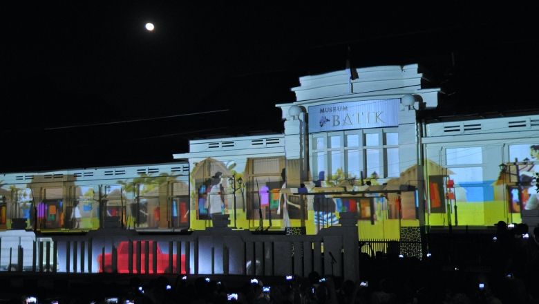 Video mapping di Museum Batik Pekalongan.