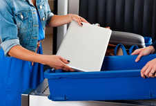 Kenapa Laptop Harus Dikeluarkan dari Tas Saat Pemeriksaan Bandara?