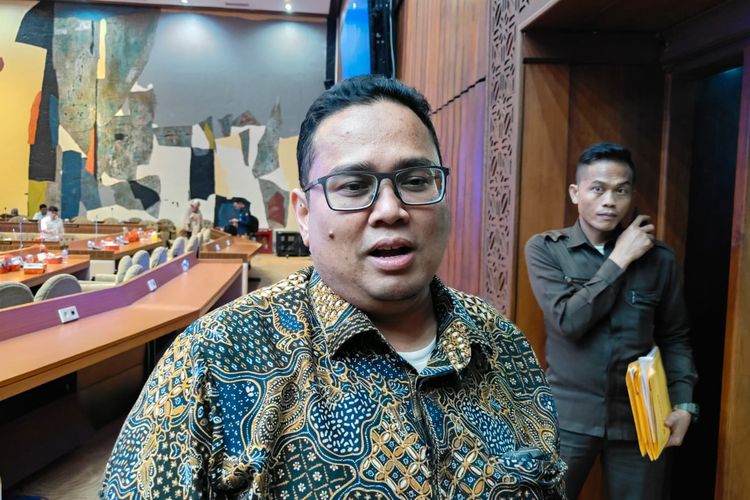 Ketua Badan Pengawas Pemilu (Bawaslu) Rahmat Bagja ditemui di Kompleks Parlemen Senayan, Jakarta, Selasa (16/1/2024).