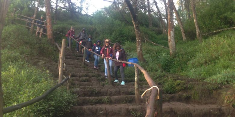 Bukit Sikunir, di Desa Sembungan, Kecamatan Kejajar, Kabupaten Wonosobo, Jawa Tengah menjadi destinasi favorit wisatawan, Selasa (20/3/2018).