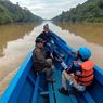 Ridwan Kamil Berikan Perahu untuk Murid SD di Sukabumi, Seberangi Sungai untuk Bersekolah