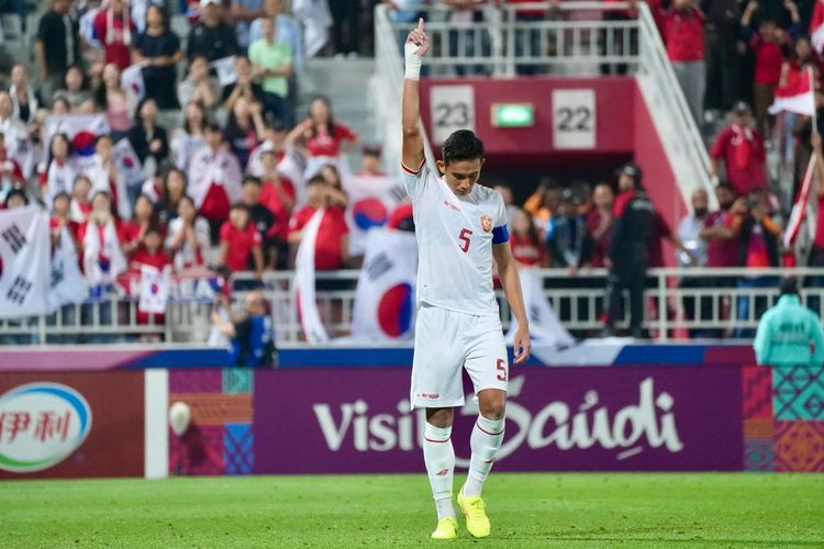 Rizky Ridho merayakan keberhasilannya mencetak gol pada babak adu penalti di duel perempat final Piala Asia U23 2024 timnas Indonesia vs Korea Selatan di Stadion Abdullah bin Khalifa, Doha, Qatar, Kamis (25/4/2024).