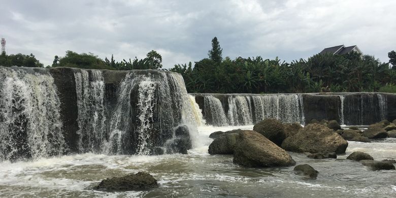 Curug Parigi di Kampung Parigi, Kecamatan Bantargebang, Kota Bekasi, Jawa Barat, Jumat (5/1/2018). 