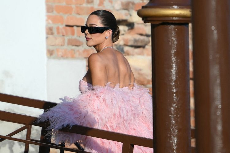 Khloe Kardashian saat menghadiri pernikahan Jeff Bezos dan Lauren Sanchez di Venesia, Italia, pada Jumat (27/6/2025).