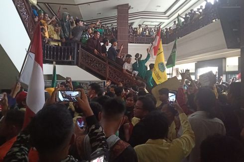 Turunkan Foto Jokowi Saat Demo, Mahasiswa Sumbar Ditangkap