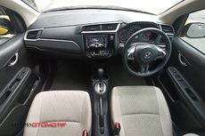 Intip Kesederhanaan Kabin Honda Brio Satya CVT