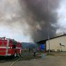 Gudang Beras di Pasar Induk Cipinang Terbakar, Asap Tebal Membubung Tinggi