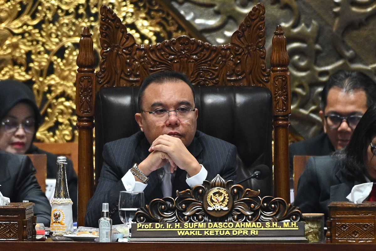 Wakil Ketua DPR RI Sufmi Dasco Ahmad saat rapat paripurna di Kompleks Parlemen Senayan, Jakarta, Selasa (25/6/2025). 