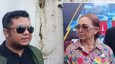 Firdha Razak Dampingi Anak Laporkan Istri atas Dugaan Poliandri ke Polda Metro