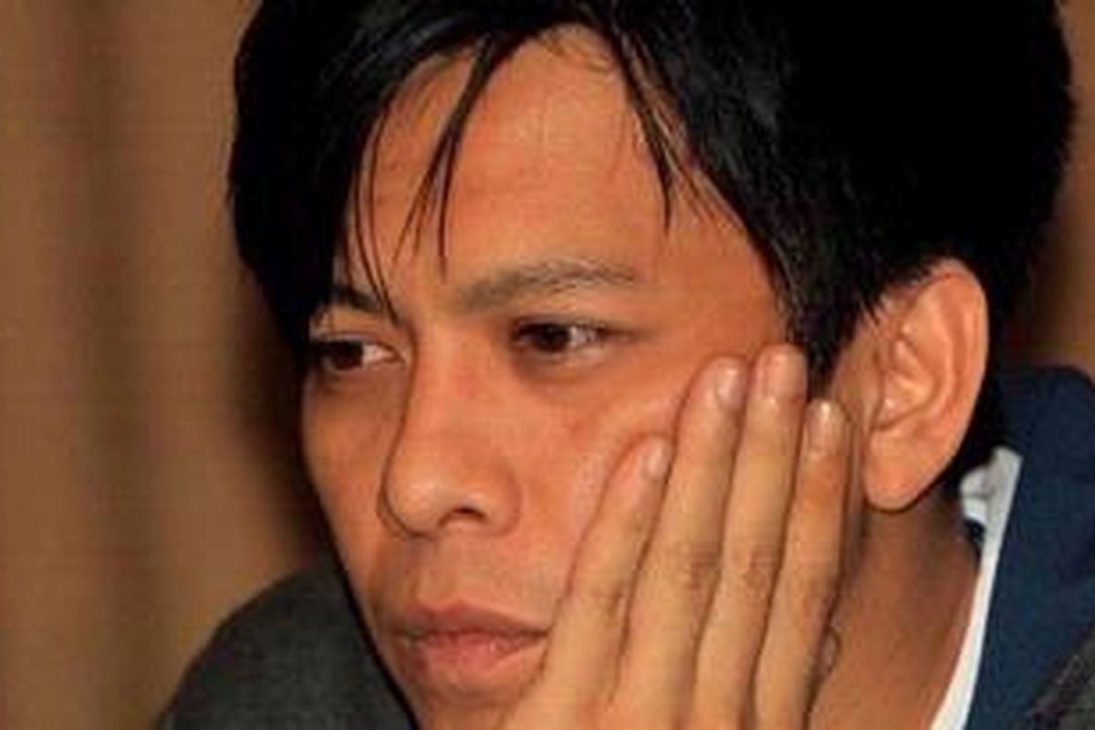 Sesudah bebas bersyarat, senin (23/7/2012) pagi, Ariel mengadakan jumpa pers dan acara syukuran sekaligus buka puasa bersama para Sahabat Peterpan dan anak yatim piatu di Hotel Grand Serela, Bandung. 