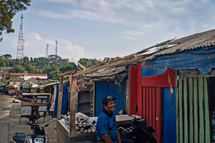 Helikopter Mendarat di Sekolah Polisi Cisarua, 6 Lapak Pedagang Rusak