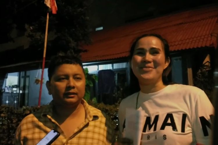 Selebgram Isa Zega (kanan) dan kuasa hukumnya, Pitra Romadoni, saat ditemui di Rutan Pondok Bambu Jakarta Timur, Kamis (25/8/2022).