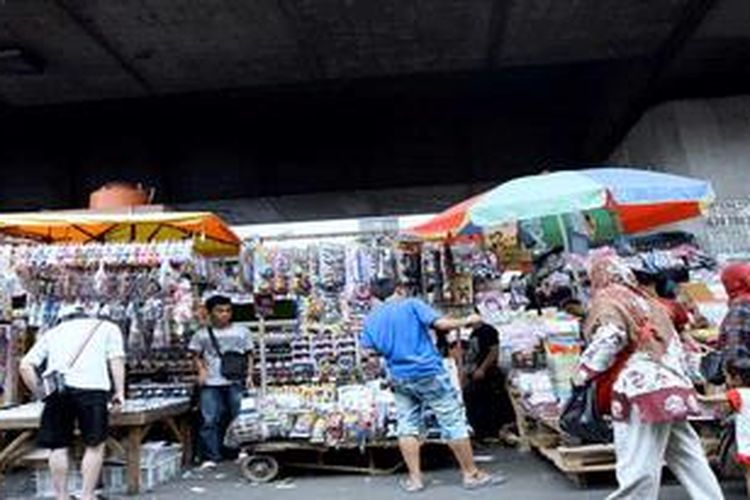 Belanja Aksesoris Murah di Pasar Pagi Asemka