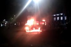 Unjuk Rasa Tolak Omnibus Law Ricuh, Ambulans Dibakar, Kantor Partai Nasdem Dirusak