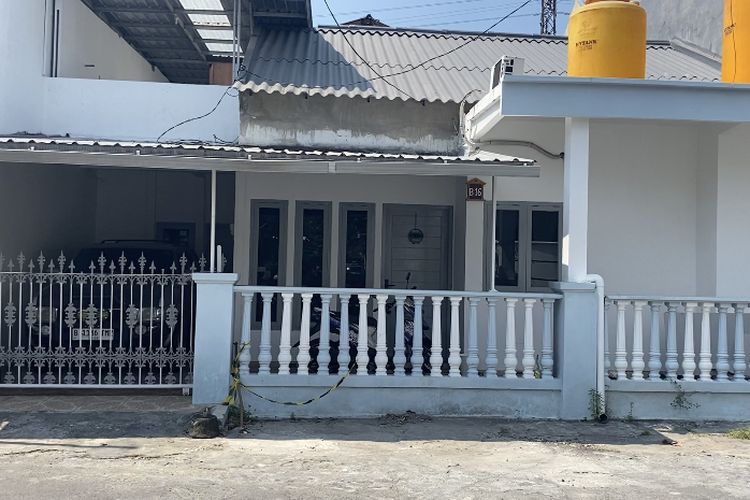 Rumah korban kecelakaan mobil di Bromo, yang berada di Surabaya, Selasa (14/5/2024).