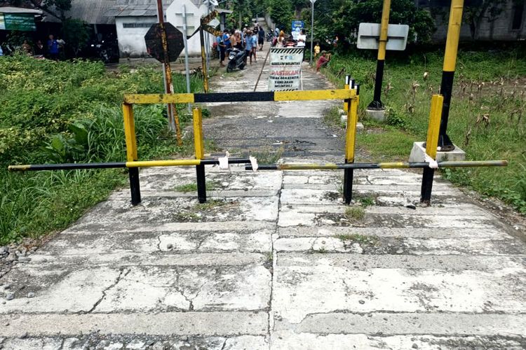 Nekat Angkat Sepeda Lewati Pagar, Pria di Blitar Tewas Tertabrak Kereta