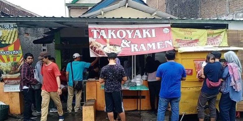 Suasana warung takoyaki milik Hada Hiroshi di RT 3/RW 11 Kelurahan Pucangsawit, Solo.